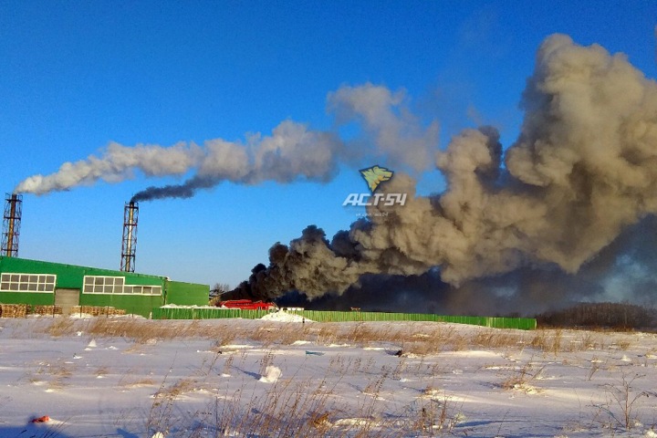 Мусороперерабатывающий завод загорелся под Новосибирском Мусороперерабатывающий завод загорелся под Новосибирском