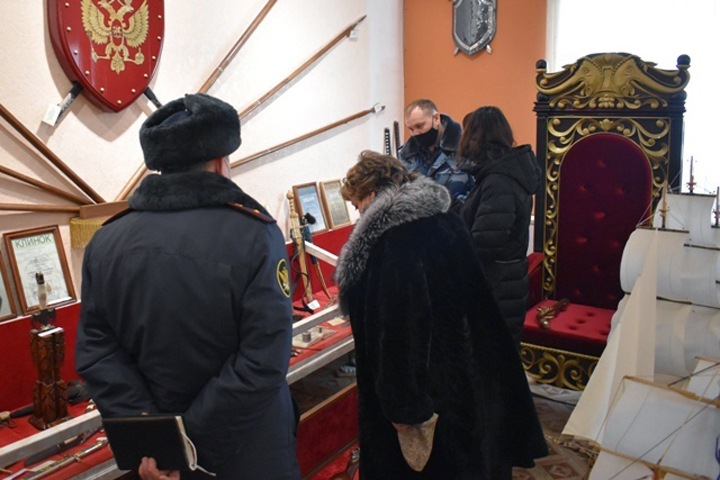 Бывший заключенный рассказал о пытках в омской ИК-7: избиения за «Спартак», изнасилования и яхта для прокурора Бывший заключенный рассказал о пытках в омской ИК-7: избиения за «Спартак», изнасилования и яхта для прокурора