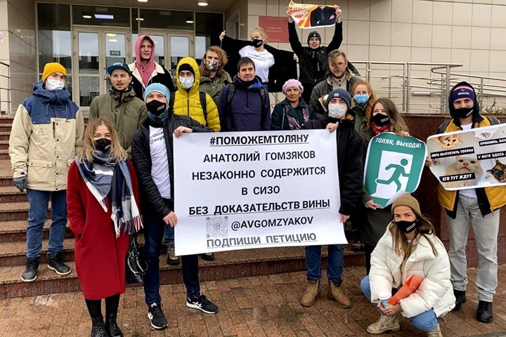 Обвиняемому в смерти подписчика новосибирскому блогеру продлили арест