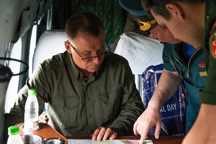 Путин присвоил звание Героя погибшему во время поездки по Таймыру главе МЧС Путин присвоил звание Героя погибшему во время поездки по Таймыру главе МЧС