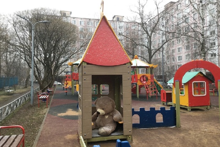 Новосибирский центр реабилитации онкобольных детей решил конфликт с жильцами дома, которые выгоняли его подопечных с площадки Новосибирский центр реабилитации онкобольных детей решил конфликт с жильцами дома, которые выгоняли его подопечных с площадки