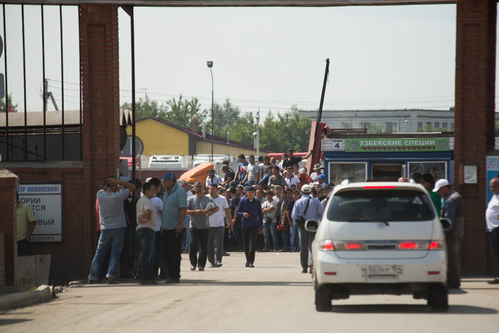 Первые фото конфликта на Хилокском рынке Новосибирска Первые фото конфликта на Хилокском рынке Новосибирска