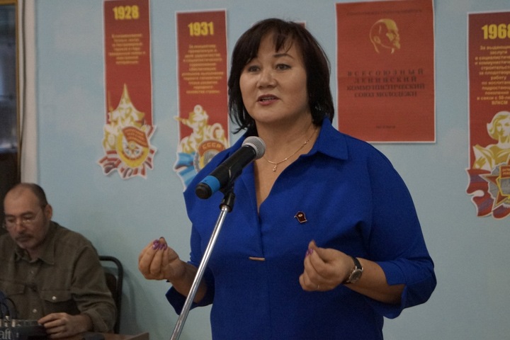 Кандидата в Госдуму от эсеров в Бурятии планирует снять с выборов своя же партячейка Кандидата в Госдуму от эсеров в Бурятии планирует снять с выборов своя же партячейка