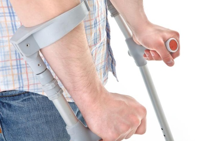 Какие костыли лучше — локтевые или подмышечные