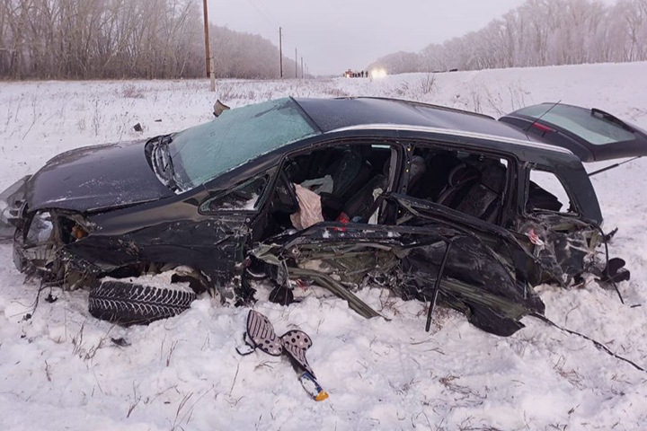 Семья с детьми разбилась в страшном ДТП в Новосибирской области