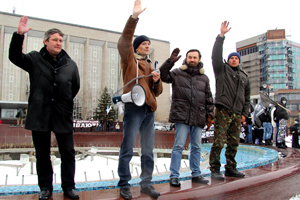 «Русский марш» в Новосибирске: «Ребята, зачем вы скрываете ваши лица?» (видео) «Русский марш» в Новосибирске: «Ребята, зачем вы скрываете ваши лица?» (видео)