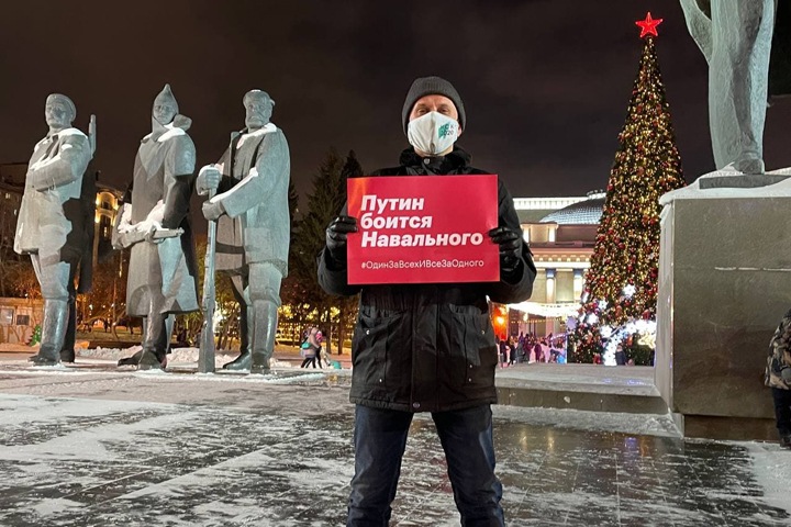 Независимого новосибирского депутата задержала полиция