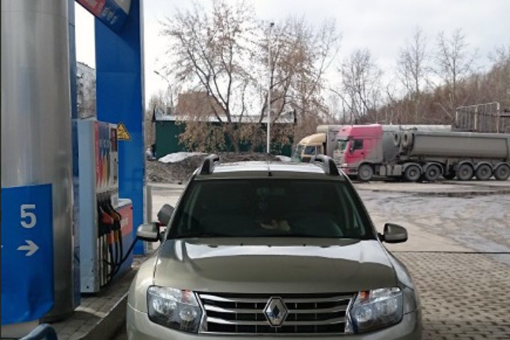 Бензин продолжил быстро дорожать в Новосибирске Бензин продолжил быстро дорожать в Новосибирске