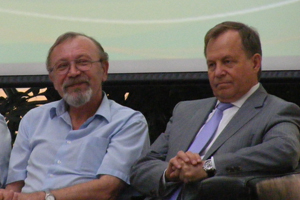 Губернатору Новосибирской области поставили в журнал «н» на открытии Летней школы Академпарка Губернатору Новосибирской области поставили в журнал «н» на открытии Летней школы Академпарка