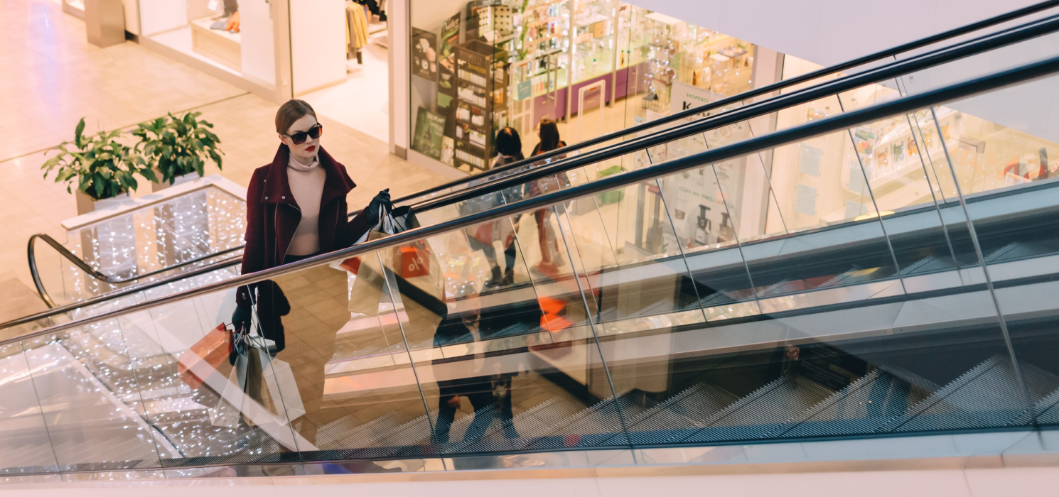 Девушка в торговом центре