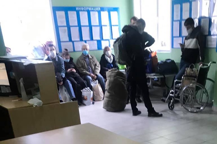 Новосибирцев с коронавирусом перевозят из больницы в больницу: «Заглядывают „залетные“ пациенты, едут дальше» Новосибирцев с коронавирусом перевозят из больницы в больницу: «Заглядывают „залетные“ пациенты, едут дальше»