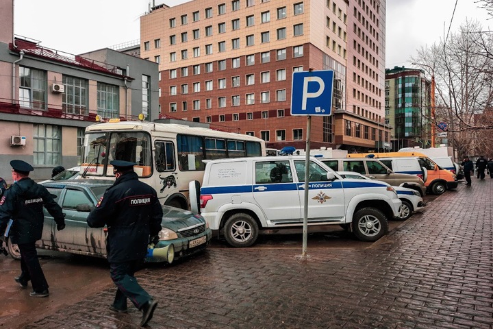 Сержанта полиции подозревают в угрозе убить несовершеннолетнюю в Новосибирске Сержанта полиции подозревают в угрозе убить несовершеннолетнюю в Новосибирске