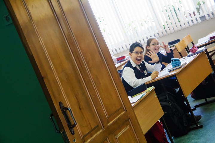 Шесть новосибирских выпускников удалили с ЕГЭ за шпаргалки и телефоны