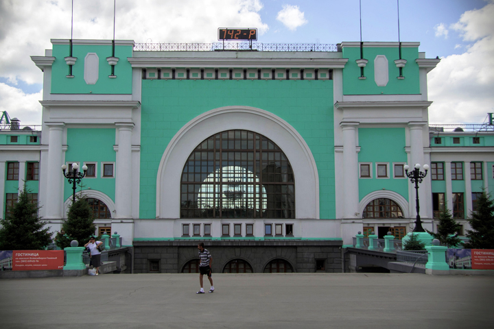 Мэрия объявила конкурс на платную парковку у новосибирского вокзала