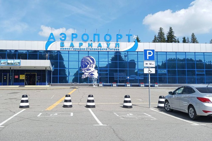 Пассажирский лайнер из Москвы в Новосибирск вынужденно сел в Барнауле Пассажирский лайнер из Москвы в Новосибирск вынужденно сел в Барнауле