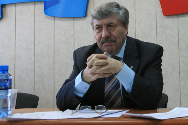 Алтайский министр поддерживал свою популярность цветными принтерами Алтайский министр поддерживал свою популярность цветными принтерами