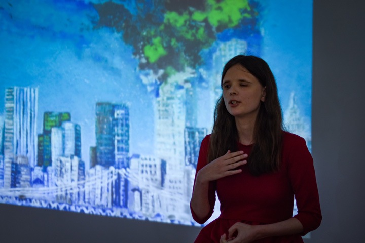 «Мы смотрели на пожар, а потом здания стали уменьшаться»: в Новосибирске поставили спектакль по истории очевидца теракта 11 сентября 