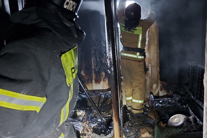 Три новосибирца погибли при пожаре в жилом доме Три новосибирца погибли при пожаре в жилом доме