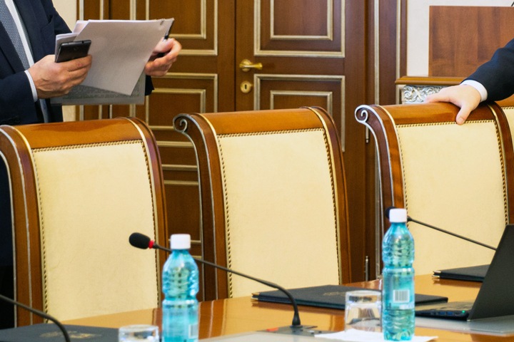 Кого убрали по недоверию в Новосибирске: полицейские, чиновники и губернатор Кого убрали по недоверию в Новосибирске: полицейские, чиновники и губернатор