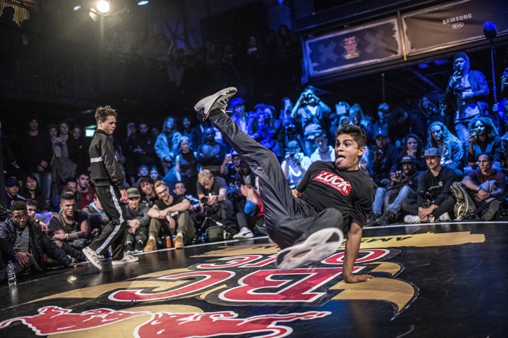 Четыре би-боя и две би-герл из России прошли в топ-16 самого престижного онлайн-соревнования по брейкингу