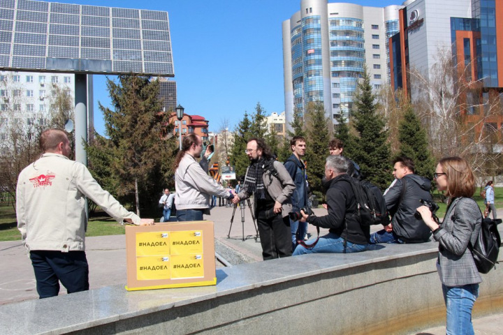 Членов «Открытой России» задержали в Новосибирске Членов «Открытой России» задержали в Новосибирске