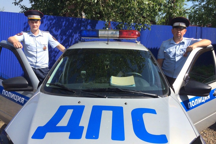 Пьяный иркутянин въехал в толпу полицейских, оформлявших другого нарушителя Пьяный иркутянин въехал в толпу полицейских, оформлявших другого нарушителя