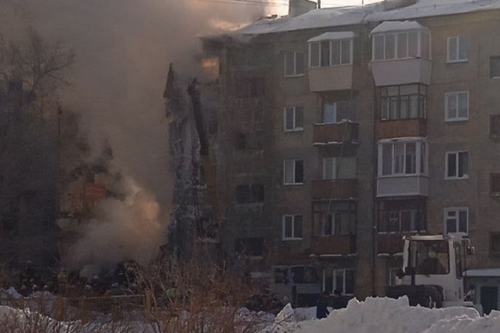 Жильцам пострадавшего при взрыве газа дома в Новосибирске окажут помощь