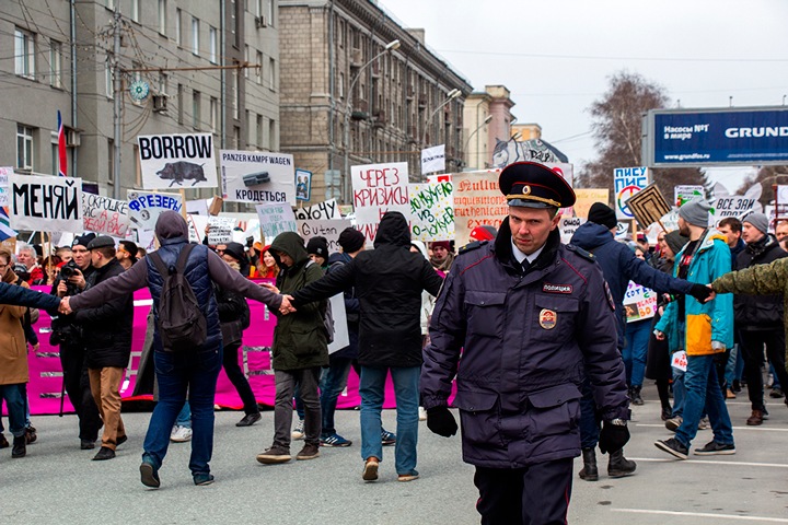 «Меня терзают мутные соленья». Монстрация-2019 в фотографиях