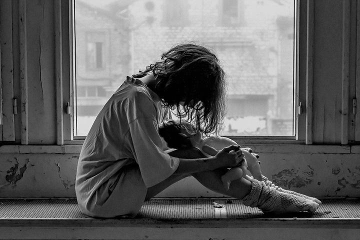 Житель Красноярского края 11 лет насиловал несовершеннолетнюю дочь Житель Красноярского края 11 лет насиловал несовершеннолетнюю дочь