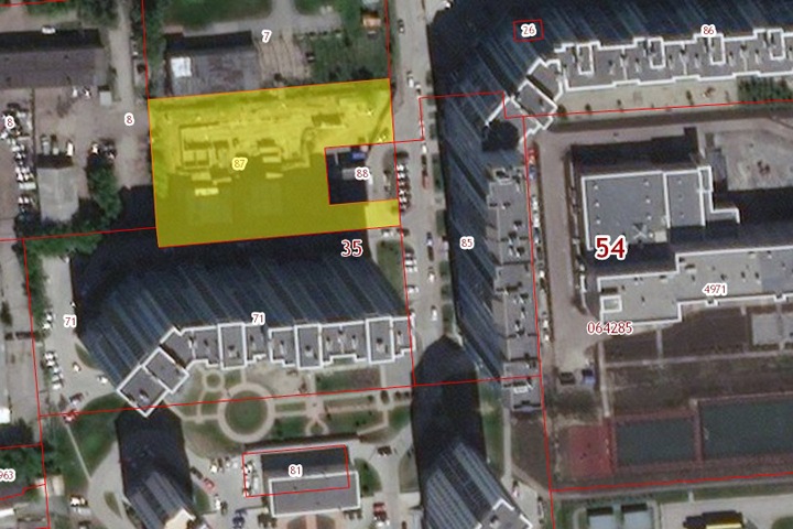 Власти Новосибирска разрешили компании депутата открыть автоцентр во дворе дома
