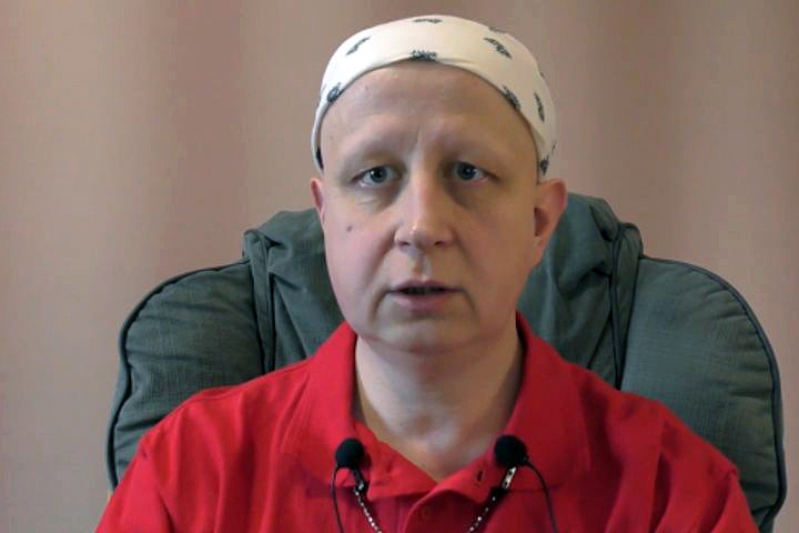 «Мы действительно для них никто»: мать помещенного в психбольницу иркутского активиста рассказала о принудительной терапии и голодовке сына