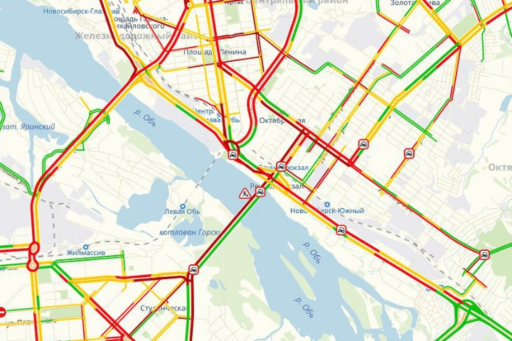 Новосибирск встал в 10-балльных пробках после снегопада Новосибирск встал в 10-балльных пробках после снегопада