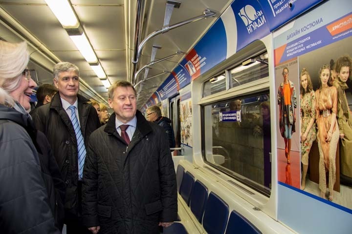 Локоть заявил о готовности к вакцинации от COVID-19