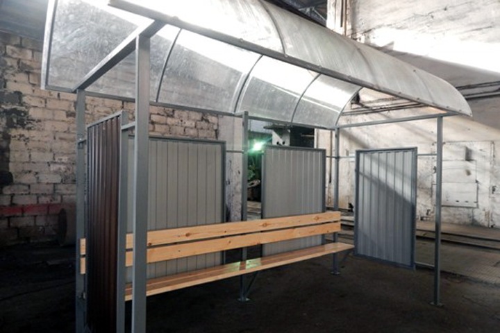 Новосибирск закупил автобусные остановки у свердловской колонии