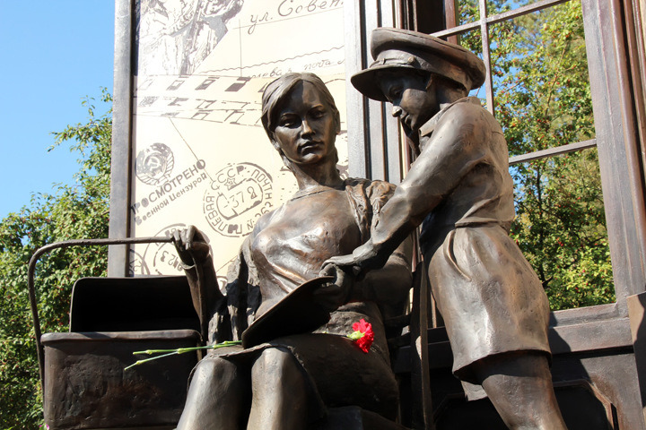 Памятник «Матерям и женам защитников Отечества» открыли в Новосибирске Памятник «Матерям и женам защитников Отечества» открыли в Новосибирске