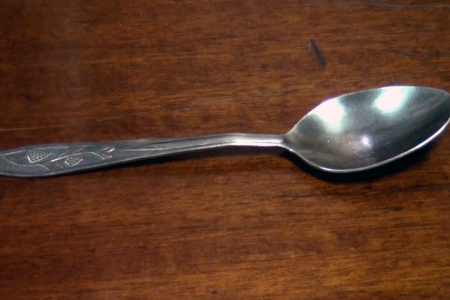 Вор из Иркутска ограбил продуктовый павильон при помощи столовой ложки Вор из Иркутска ограбил продуктовый павильон при помощи столовой ложки