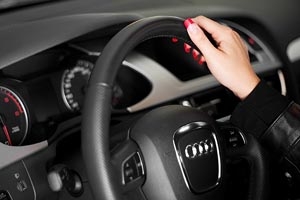 Женщина-водитель в Красноярске сбила девочку на переходе, отругала и бросила на дороге Женщина-водитель в Красноярске сбила девочку на переходе, отругала и бросила на дороге