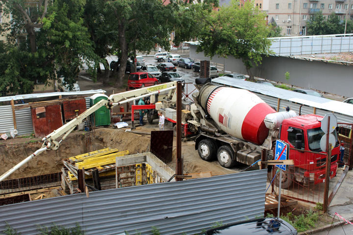 Новосибирцы потребовали от мэрии остановить стройку бизнес-центра на Октябрьской