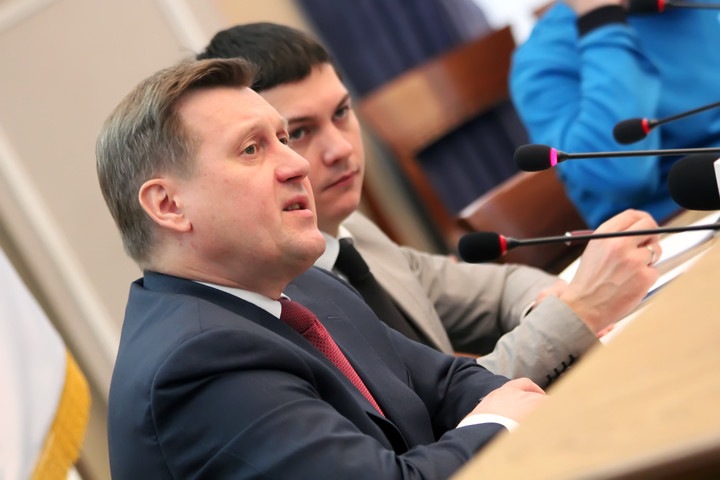 Мэр Новосибирска сократил доходы
