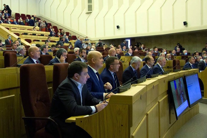 Связанный с дилером «Илима» единоросс стал богатейшим новосибирским депутатом. Список самых состоятельных Связанный с дилером «Илима» единоросс стал богатейшим новосибирским депутатом. Список самых состоятельных