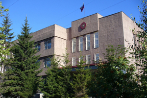 Суд арестовал жителя Омской области, подозреваемого в избиении двух девочек