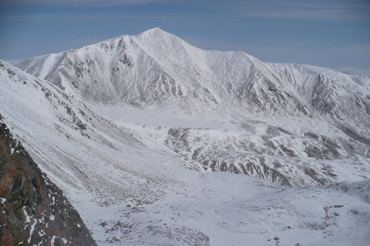 Турист погиб после падения с горы в Бурятии