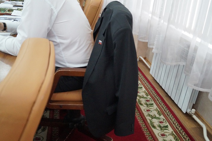 «ЕР» «внимательно следит» за конфликтом между таксистом и бердским депутатом «ЕР» «внимательно следит» за конфликтом между таксистом и бердским депутатом