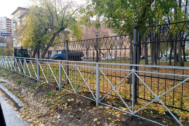 Забор перед забором установили в Новосибирске