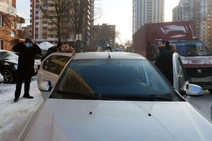 Полиция задерживает депутатов горсовета Новосибирска и пришла к матерям экс-кандидатов