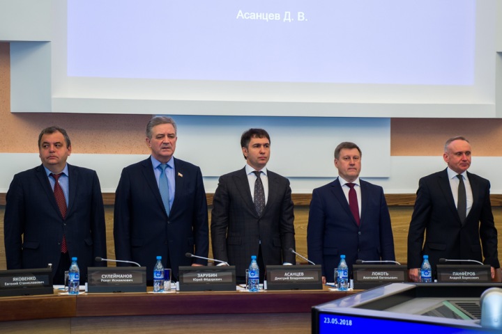 Новосибирские депутаты попросят правоохранителей конфисковать лотки и товары недобросовестных торговцев