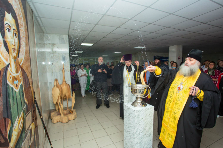 Алтайские власти заказали каменную икону для краевой больницы Алтайские власти заказали каменную икону для краевой больницы