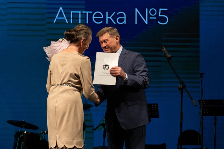 «Вы помогли спасти город от пандемии». День фармацевта в Новосибирске