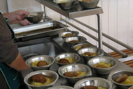 Четверо детей попали в больницу после школьного обеда в Томске