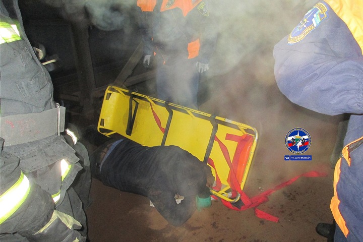 Рабочий сорвался с крыши стрелочного завода в Новосибирске Рабочий сорвался с крыши стрелочного завода в Новосибирске